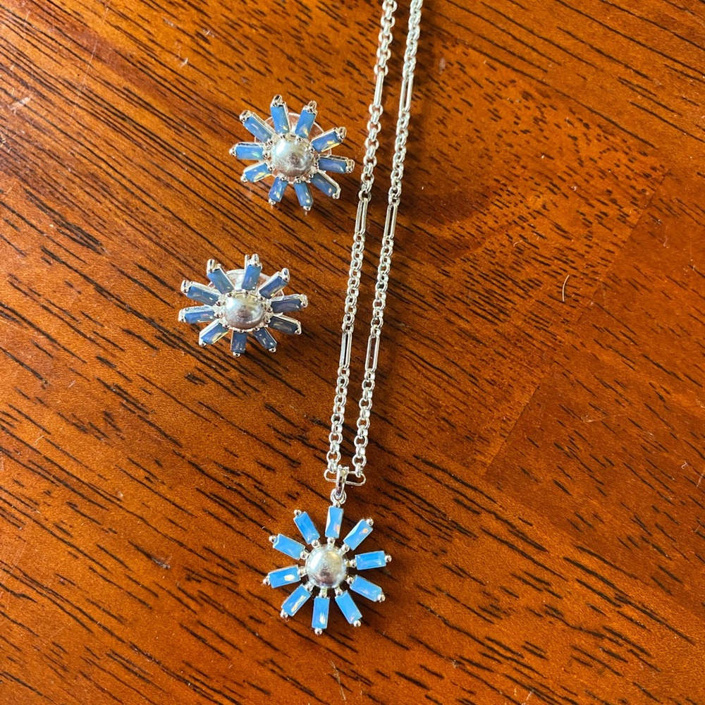 Kendra Scott Blue and Silver Floral Necklace Set